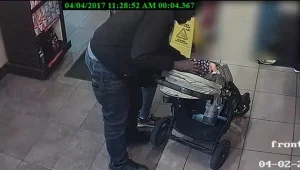 כשנכנס איש זר וניגש ישר לעגלת התינוק