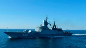 ספינת מודיעין רוסית התנגשה ושקעה