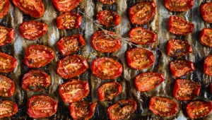 סלט עגבניות שרי מיובשות