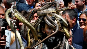 הר של נחשים ובית שנחרב בטורנדו