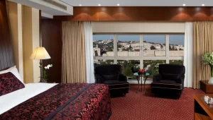 מי ישן במיטת הסוויטה הנשיאותית לפניך?