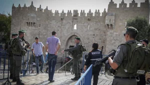 מחבלת ניסתה לדקור חיילים שעמדו סמוך לשער שכם- וחוסלה