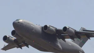 רכבת אווירית מארה"ב הנחיתה מאות טונות של ציוד