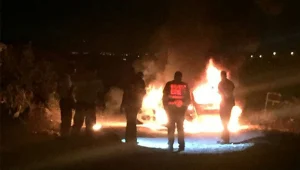 נורה ונשרף למוות ברכבו