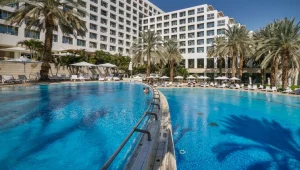 האם מצאנו את המלון הכי שווה בים המלח?