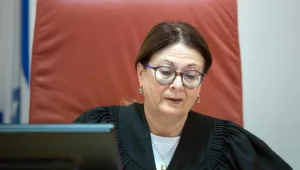 השופטת אסתר חיות תכהן כנשיאת ביהמ"ש העליון