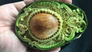 המוח מפסיק לעבוד והלב נותן הוראה לגלף