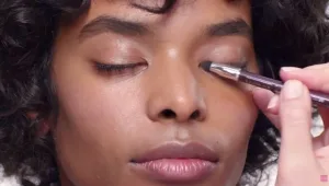 למראה עין שטופת צבע