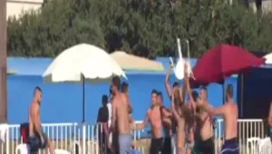 מסיבת הבריכה הפכה לקטטה המונית