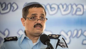 "שוטרים ישמרו את הידיים בכיסים"