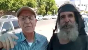 הסיוע המפתיע של חסר הבית לקשיש