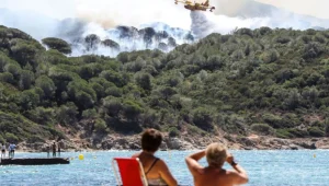 לפחות 10 אלף בני אדם פונו מבתיהם ומאתרי הנופש