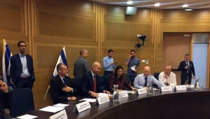 מהומה בדיון על הצעת החוק: "מציתים אש"