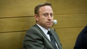 בידיו מידע נוסף שיכול לסייע בחקירות