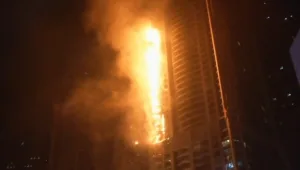אחד מהבניינים הגבוהים ביותר בעולם עלה בלהבות