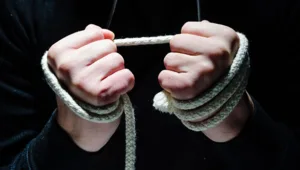 שמונה צעירים ממרכז חטפו צעיר ודרשו כופר מאביו