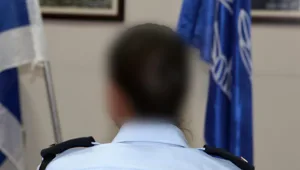 שוטרת זייפה צוואה עם אחיה