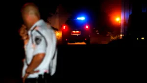 אם מהמרכז מואשמת בהשלכת בנה בן החודשיים מהמכונית