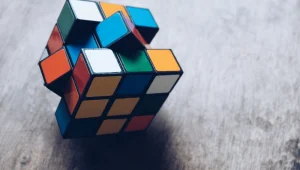 בן 15 שבר שיא עולם בקוביה הונגרית