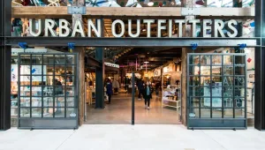 אורבן אאוטפיטרס מגיעה לישראל