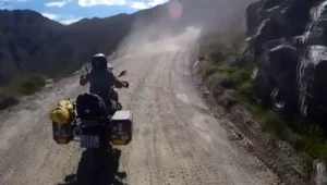 האישה שחצתה את אפריקה על אופנוע