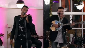 סטלוס ואורן חן מבצעים את "זה לא עושה לי כלום"