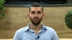 המורה שיצא מהארון מול התלמידים שלו