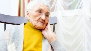 כך דוחפים לקשישים כדורי שינה והרגעה במינון עצום