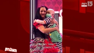מיקי וילדה חולת סרטן בהופעה