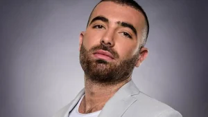 מה סוד קסמו של עומר אדם?