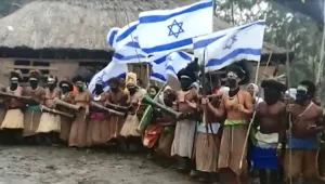 המנהיג הישראלי של שבט נידח בלב הג'ונגל