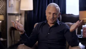 המפקד המיתולוגי של חיל האוויר יוצא למסע מטורף בויאטנם