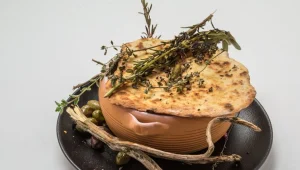 המתכון של נבחרת שף אסף גרניט לבצל ממולא על תבשיל חיטה