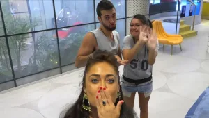 אביבית משתפת אתכם בלוק שלה, עם הופעות אורח מפתיעות