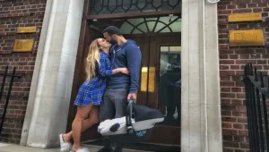 אור דניאל חובקת בת ראשונה