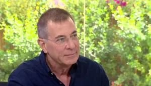 הזרקות או ניתוח: איך להשיג סנטר מעוצב ועצמות לחיים בולטות