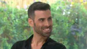 לפני שנה עבר שי נאור השתלת שיער בטורקיה. כך הוא נראה היום