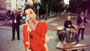 דיקלה - Dikla - Here Comes The rain again