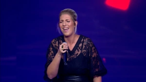 אור בר - "Edge Of Glory"