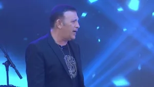 אתניקס - "b.m.w שחורה "