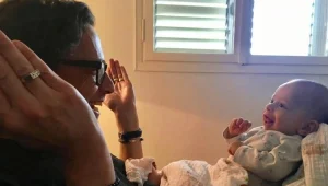 מוזן על ידי צנתר: סיפורו של רועי שעבר כריתה מלאה של המעי הדק