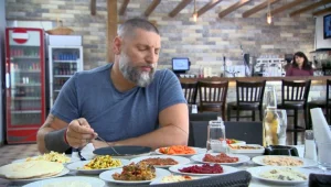 "זה תוסס על הלשון": אסף גרניט מקבל סלט מקולקל ב"מהפכה במטבח"