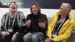 שי שטרן תפס לשיחה את אחיותיו של בני גנץ