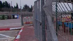 "תפסה בחוזקה וחנקה": אם לילד בכיתה ג' תקפה מנהלת בבאר שבע