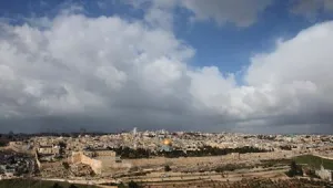 התחזית: מעונן חלקית עם עלייה קלה בטמפרטורות; ייתכן גשם מקומי