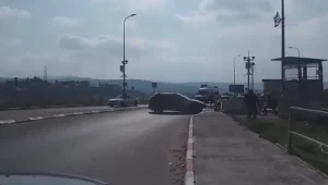 לוחם חשד בניסיון פיגוע דריסה בעת בידוק רכבים - וירה בנהג