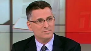 סער התלונן שאלמוני אסף מידע על תנועות בנו בגן; נפתחה חקירה