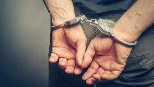 פלסטיני מהשטחים נעצר בחשד לביצוע עבירות מין בבת 13