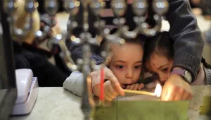 סקר חנוכה: 90% מדליקים נרות - 63% מכירים היטב את סיפור החג
