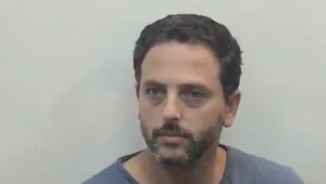 מאמן כדוריד הורשע בביצוע עבירות מין ב-57 קטינות דרך האינטרנט